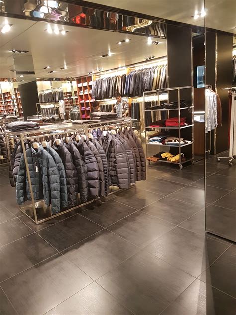 prada space outlet levanella